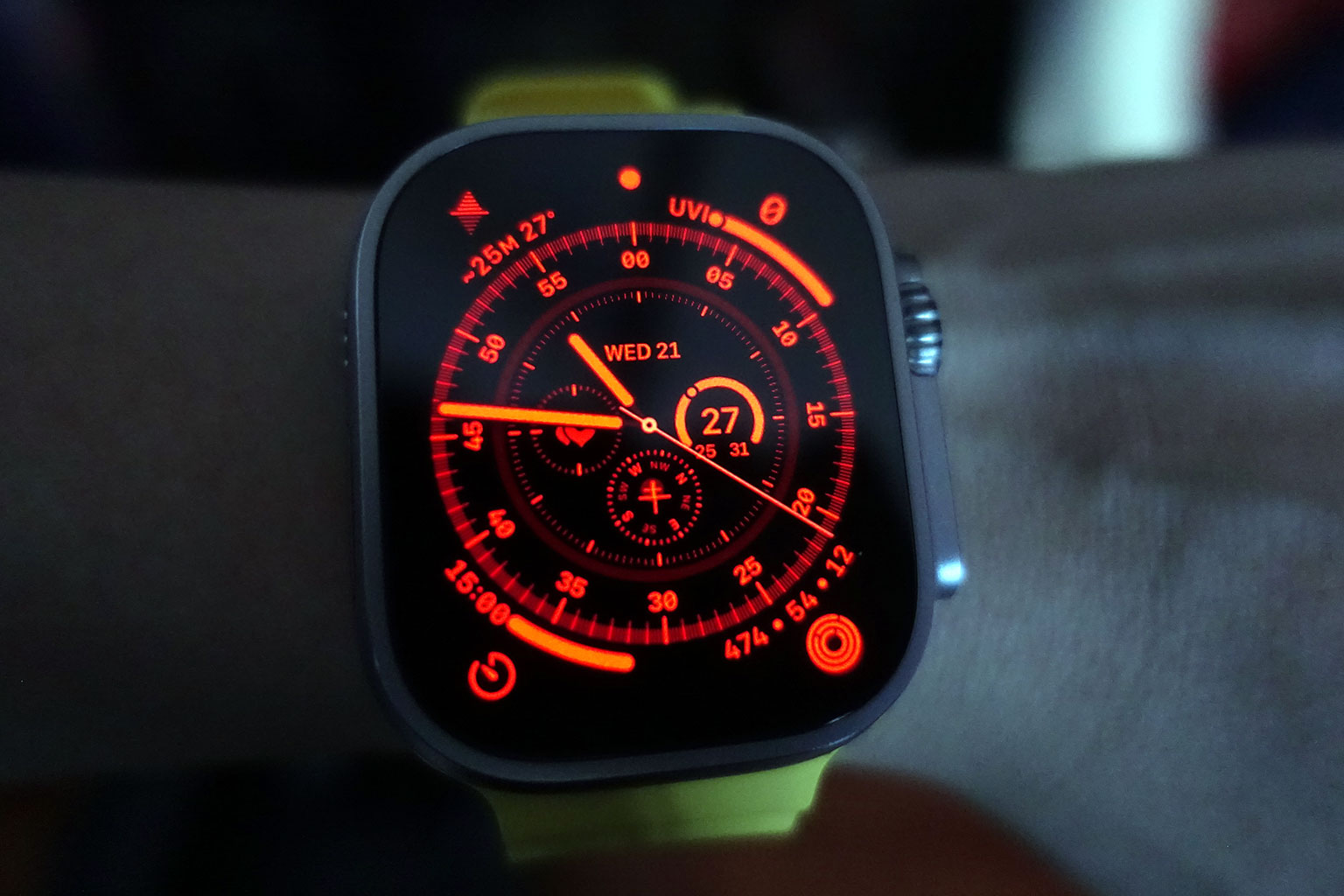 My personal favourite watch face is the "Wayfinder", which has a night mode that can be activated by scrolling the Digital Crown upwards.